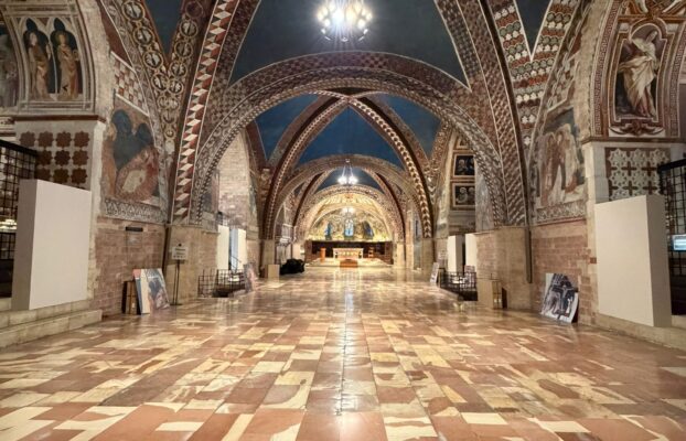 In corso i lavori di allestimento nella chiesa inferiore della Basilica