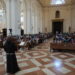 I giovani in ascolto nella basilica papale di santa Maria degli Angeli in Porziuncola