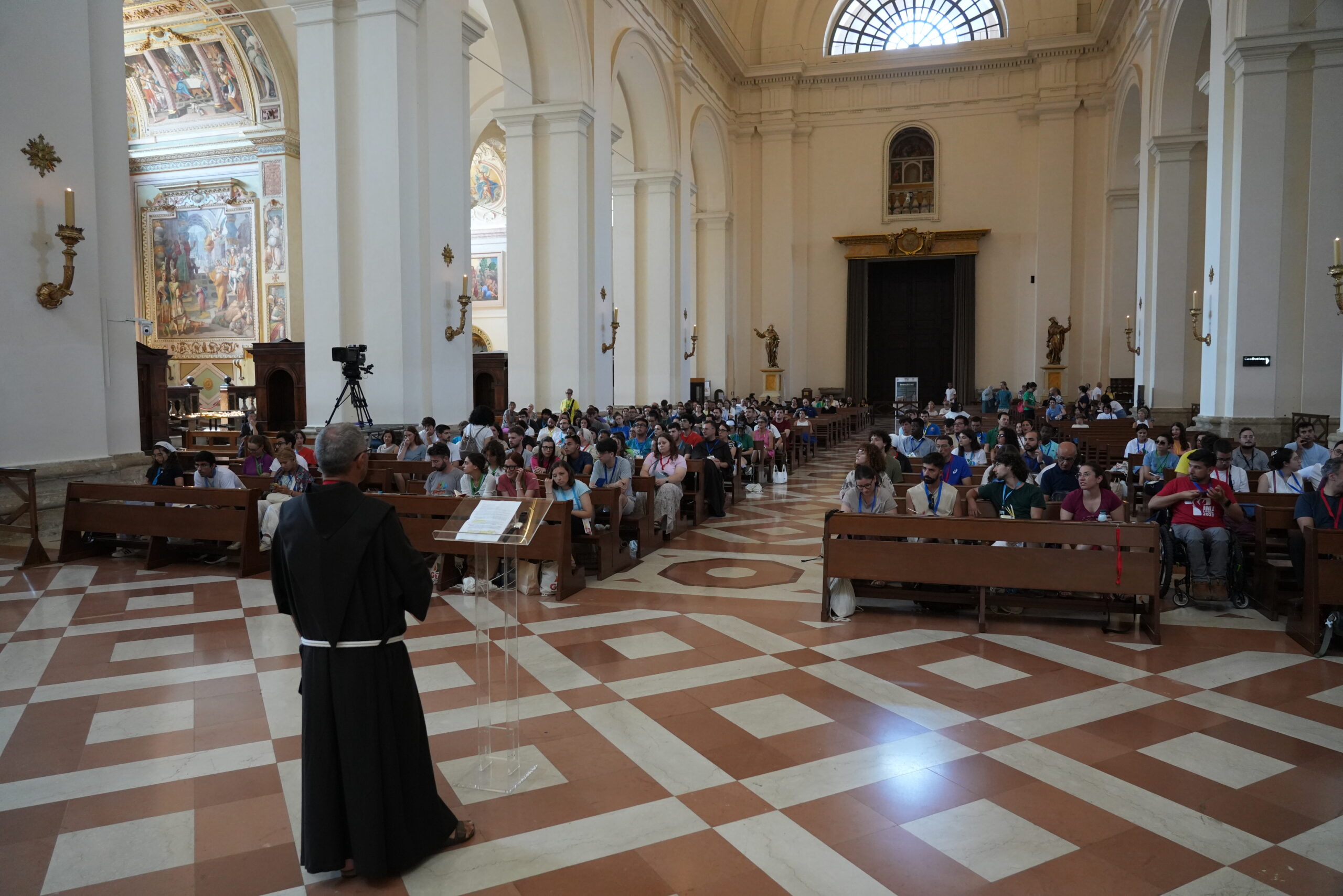 GO! Franciscan Youth Meeting, il “giorno dell’ascolto”: oltre 2.500 giovani trasformano Assisi in un laboratorio di fraternità